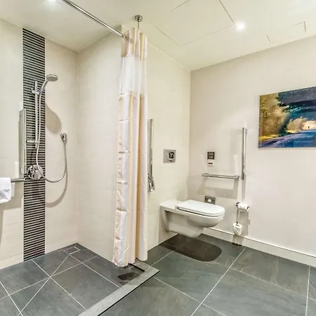 Ξενοδοχείο Hilton Garden Airport 4*