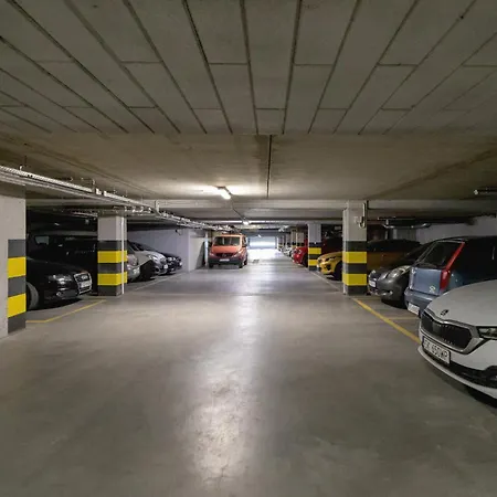 Stawowa With Balcony & Parking Cracow By Renters