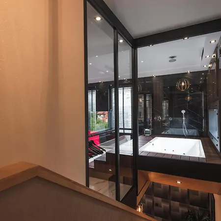 Art Penthouse With Jacuzzi - Center Apartament *