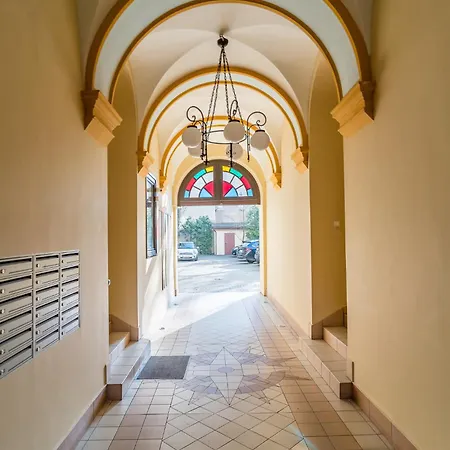 Charm Apartment *