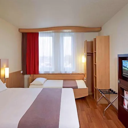 Ibis Stare Hotel 3*