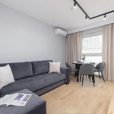 Bright In With Garden, Air Conditioning, Parking And Desk By Renters Prestige Apartment Krakow