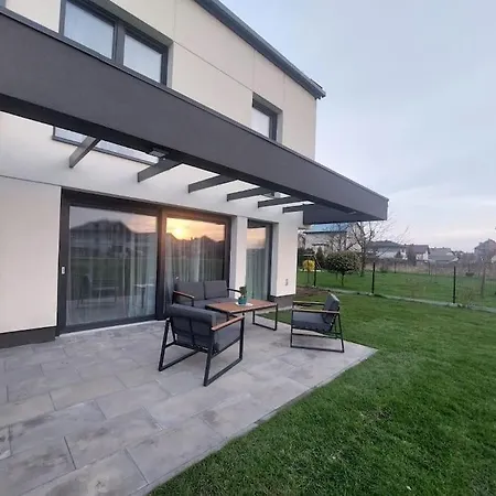 Przestronny Apartament, Ogrodek, Miejsca Postojowe W Garazu Apartment *