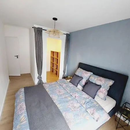 Apartment Przestronny Apartament, Ogrodek, Miejsca Postojowe W Garazu Krakow