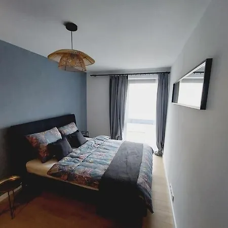 Apartment Przestronny Apartament, Ogrodek, Miejsca Postojowe W Garazu