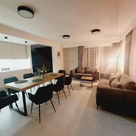 Przestronny Apartament, Ogrodek, Miejsca Postojowe W Garazu Apartment