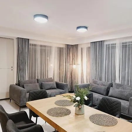 Apartment Przestronny Apartament, Ogrodek, Miejsca Postojowe W Garazu *