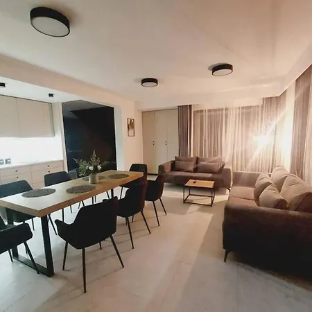 Apartment Przestronny Apartament, Ogrodek, Miejsca Postojowe W Garazu Krakow