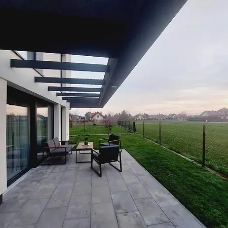 Przestronny Apartament, Ogrodek, Miejsca Postojowe W Garazu Apartmán Krakov