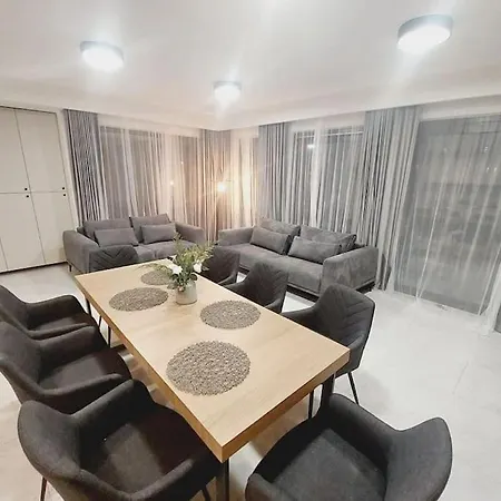 Przestronny Apartament, Ogrodek, Miejsca Postojowe W Garazu Apartment *