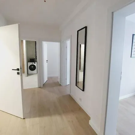 Apartment Przestronny Apartament, Ogrodek, Miejsca Postojowe W Garazu