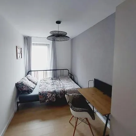 Przestronny Apartament, Ogrodek, Miejsca Postojowe W Garazu Apartment