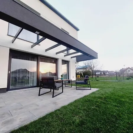 Przestronny Apartament, Ogrodek, Miejsca Postojowe W Garazu *