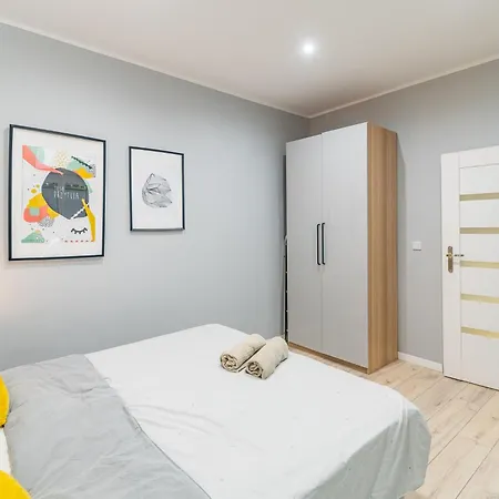 Apartment Starowislna - Balcony, Top Location, Tram & Train Nearby - By Rentujemy Krakow