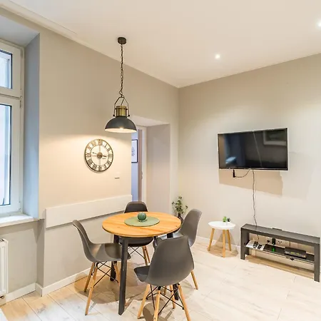 Apartment Starowislna - Balcony, Top Location, Tram & Train Nearby - By Rentujemy