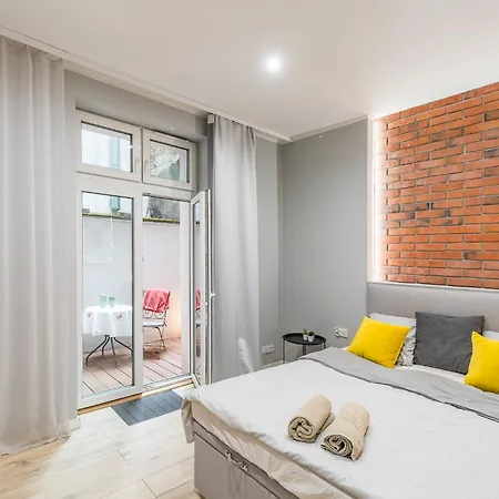 Starowislna - Balcony, Top Location, Tram & Train Nearby - By Rentujemy Apartment