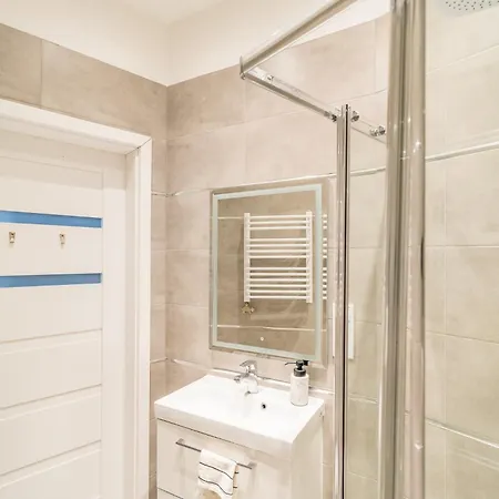 Apartment Starowislna - Balcony, Top Location, Tram & Train Nearby - By Rentujemy *