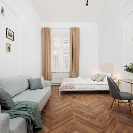 Apartment Spacious & Modern 6 Bedroom - Around The Main Market Square - By Upstairs