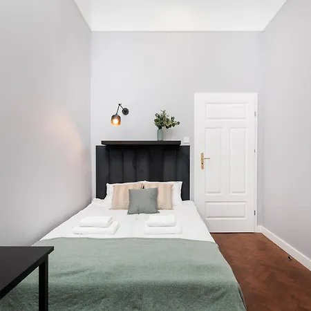 Apartment Spacious & Modern 6 Bedroom - Around The Main Market Square - By Upstairs Krakow