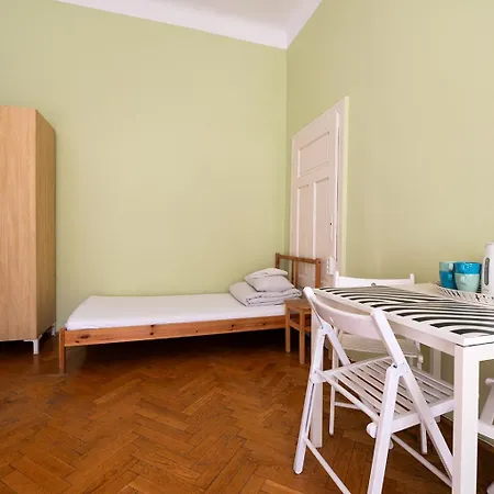 Trzy Kafki Private Hostel *