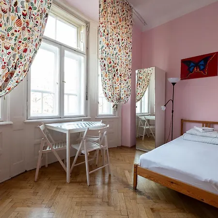 Trzy Kafki Private Hostel *