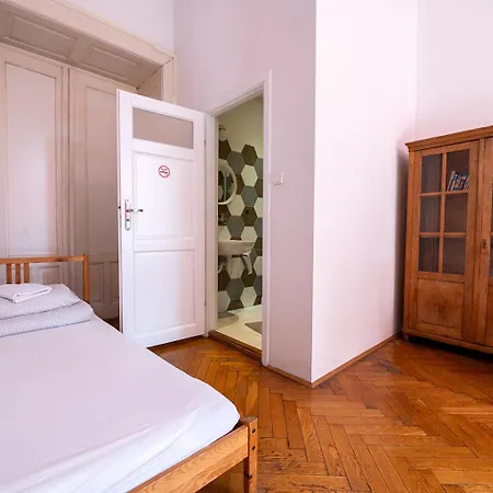 Hostel Trzy Kafki Private
