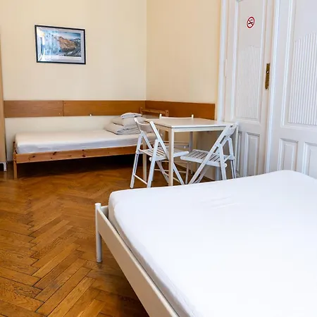 Trzy Kafki Private Hostel *