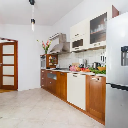 Apartment Unique Spacious 3 Bedroom - Old Town Loft - By Upstairs