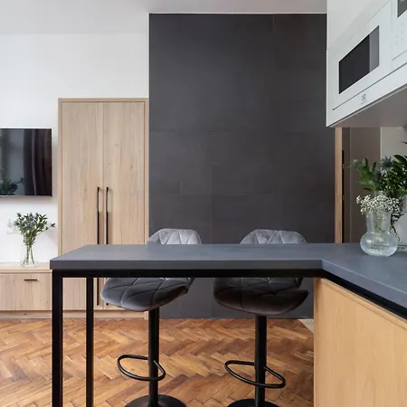 - Dietla 21 Street Apartment *