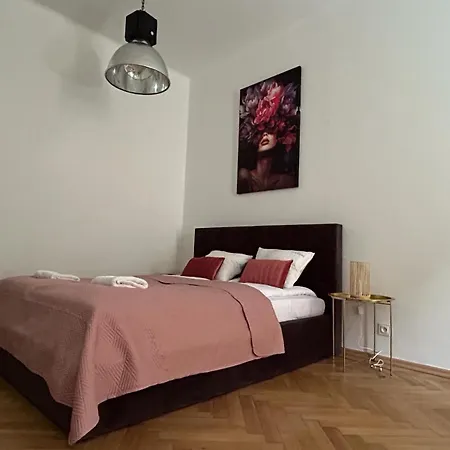 Apartment Selected By Market Square *