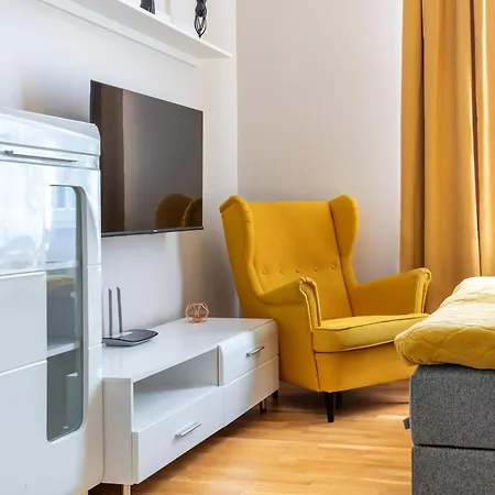 Apartament Grzegorzki - Main Station & Parks Nearby - By Rentujemy