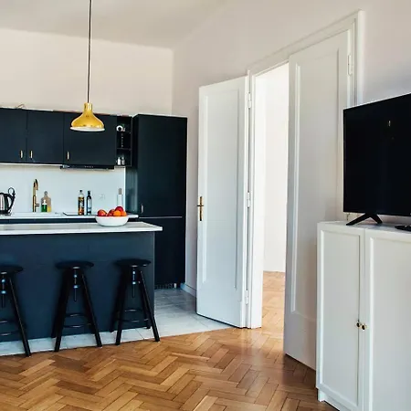 - Balcony, Workspace, Tram Stop - By Rentujemy