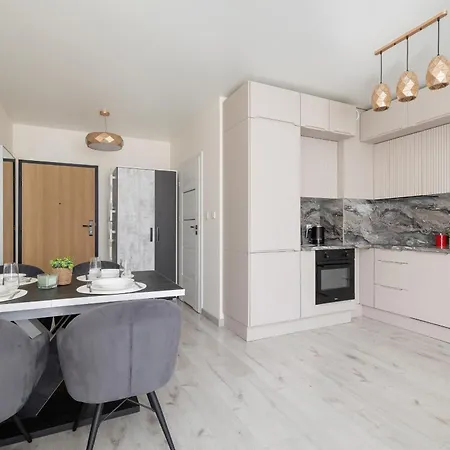 Beautiful & Spacious 1 Bedroom Apartament With Balcony By Renters * Krakow