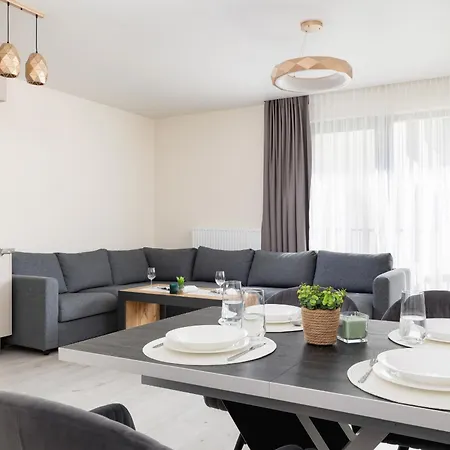 Beautiful & Spacious 1 Bedroom Apartament With Balcony By Renters Apartment Krakow