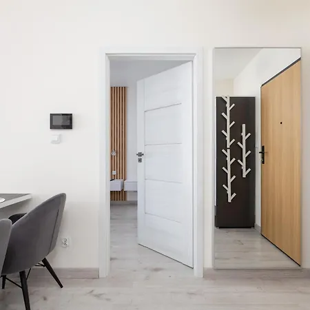 Apartment Beautiful & Spacious 1 Bedroom Apartament With Balcony By Renters