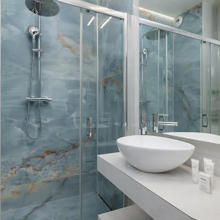 Apartment Beautiful & Spacious 1 Bedroom Apartament With Balcony By Renters