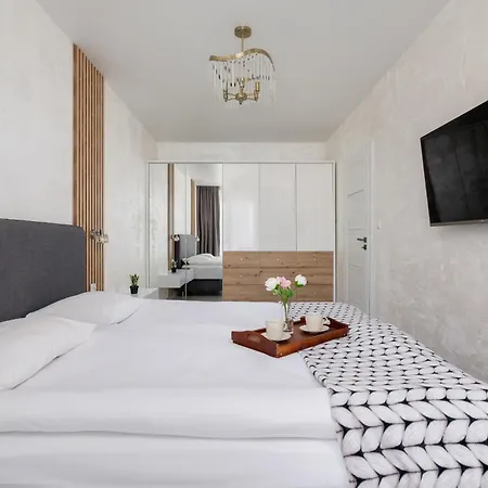 Beautiful & Spacious 1 Bedroom Apartament With Balcony By Renters * Krakow
