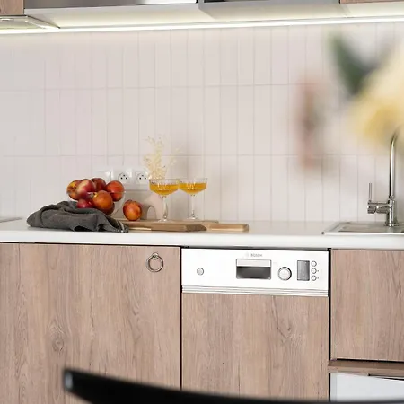 3 Minutes Old Town Apartment *