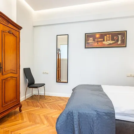 Vintage Bracka Apartment