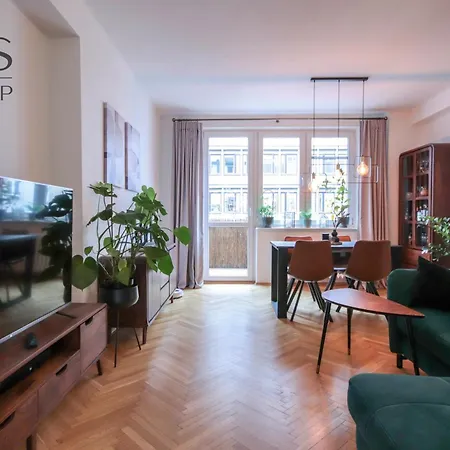 Beautiful In The City Center Apartment