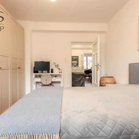 Beautiful In The City Center Apartment *