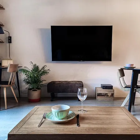 Apartment 1-bedroom With Private Garden, Old Town