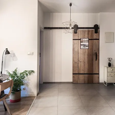 1-bedroom With Private Garden, Old Town Krakow