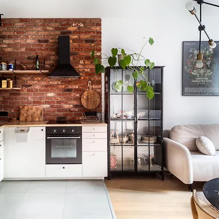 1-bedroom With Private Garden, Old Town *