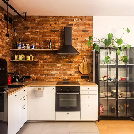 1-bedroom With Private Garden, Old Town Apartment *