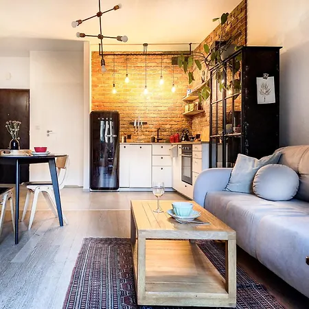 1-bedroom With Private Garden, Old Town Apartment