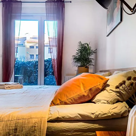 1-bedroom With Private Garden, Old Town Krakow