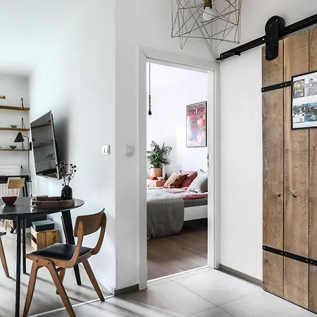 1-bedroom With Private Garden, Old Town Krakow