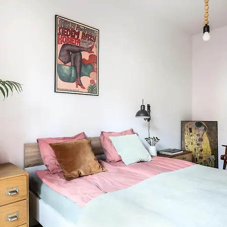 Apartment 1-bedroom With Private Garden, Old Town *