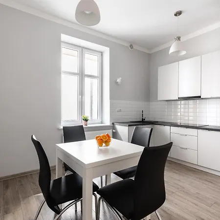 Starowislna 1, Main Square Apartment *